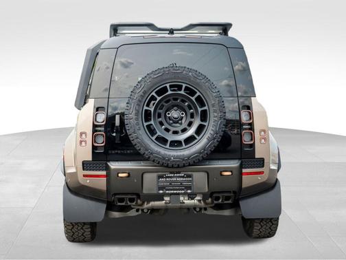 2025 Land Rover Defender V8