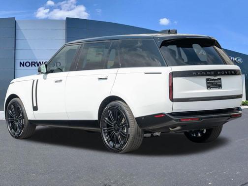 Fuji White 2026 Land Rover Range Rover P400 SE 7 Seat