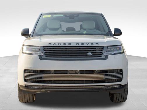 2025 Land Rover Range Rover P615 SV