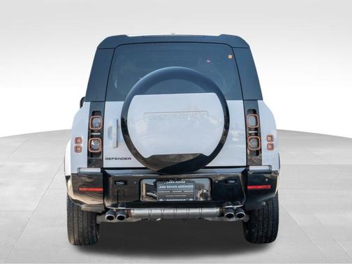 2025 Land Rover Defender P500 V8