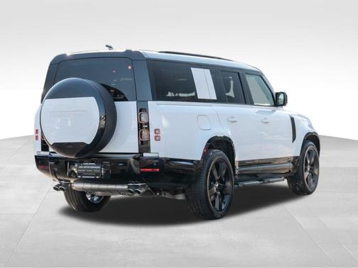 2025 Land Rover Defender P500 V8