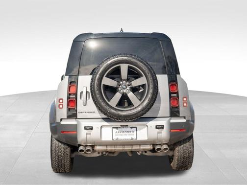 2024 Land Rover Defender P500 SE