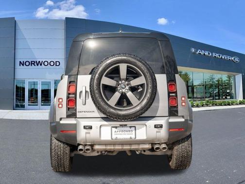 2024 Land Rover Defender P500 SE