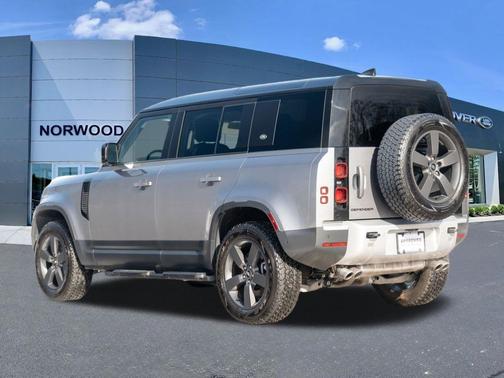 2024 Land Rover Defender P500 SE