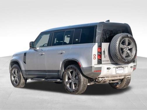 2024 Land Rover Defender P500 SE