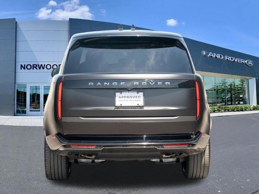 Obsidian Black Satin 2025 Land Rover Range Rover P530 SE