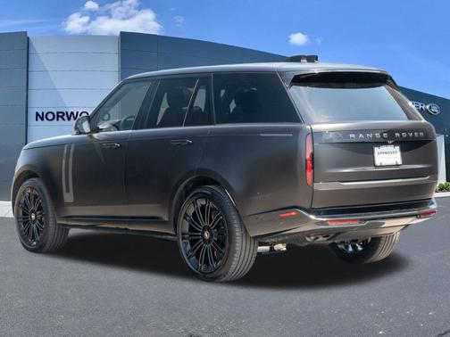 Obsidian Black Satin 2025 Land Rover Range Rover P530 SE