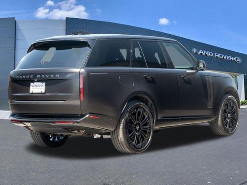 Obsidian Black Satin 2025 Land Rover Range Rover P530 SE