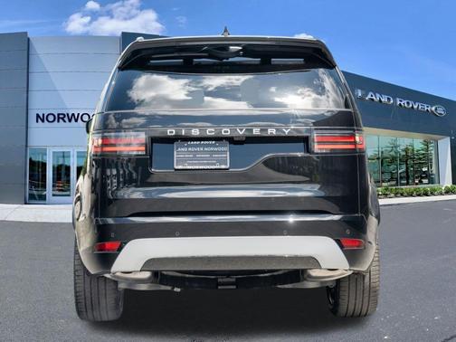 Santorini Black 2026 Land Rover Discovery