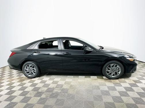 Black 2024 Hyundai ELANTRA SEL