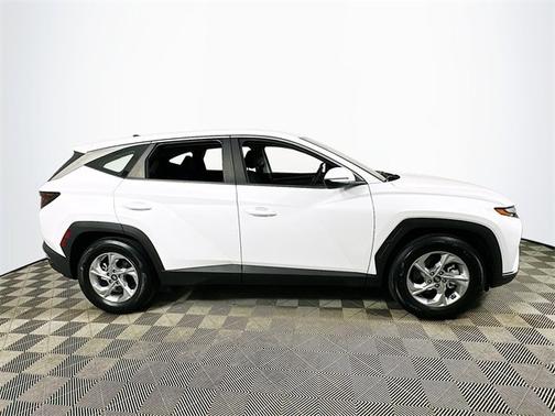 2022 Hyundai TUCSON SE