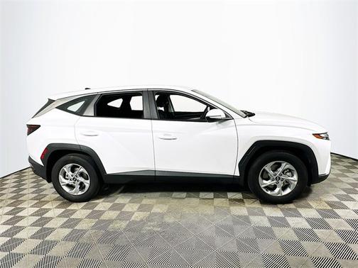 2022 Hyundai TUCSON SE