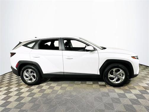 2022 Hyundai TUCSON SE