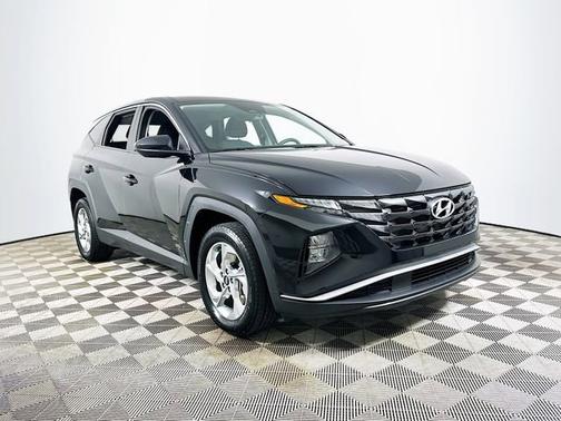 Black 2024 Hyundai TUCSON SE