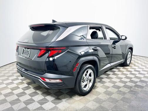 Black 2024 Hyundai TUCSON SE