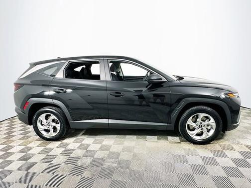 Black 2024 Hyundai TUCSON SE