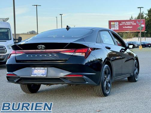 2022 Hyundai ELANTRA SEL