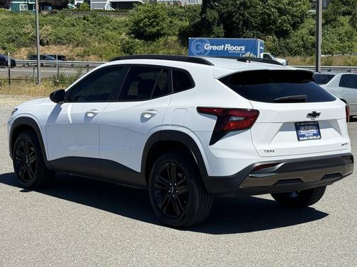 Summit White 2026 Chevrolet Trailblazer LS