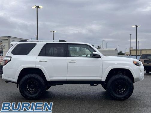 2022 Toyota 4Runner SR5