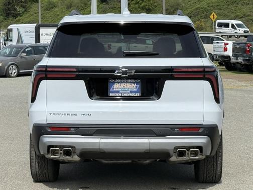 Polar White Tricoat 2026 Chevrolet Traverse LT