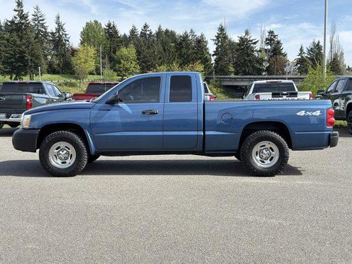Blue 2005 Dodge Dakota ST Club Cab