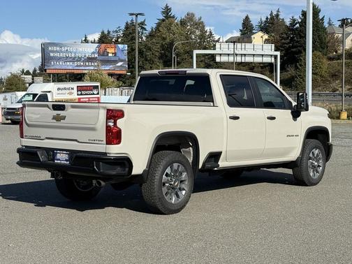 White Sands 2026 Chevrolet Silverado 2500 Custom