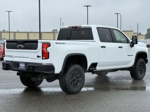 Summit White 2026 Chevrolet Silverado 2500 Crew Cab, Standard Bed, XR2, 4WD