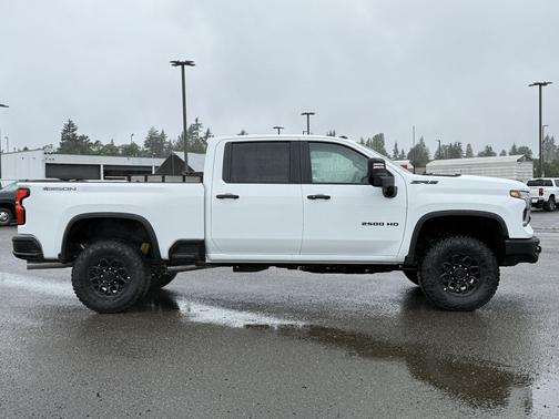 Summit White 2026 Chevrolet Silverado 2500 Crew Cab, Standard Bed, XR2, 4WD