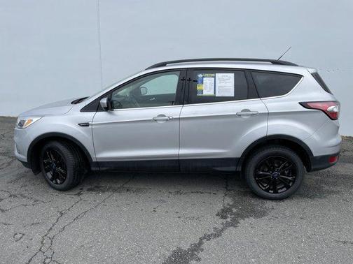 Photo 3 of 31 of 2018 Ford Escape SE