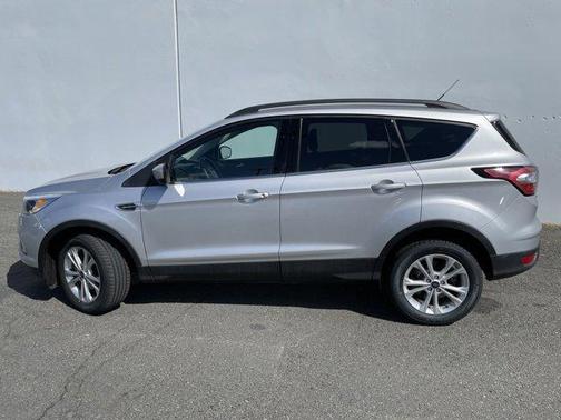 Photo 3 of 31 of 2018 Ford Escape SE