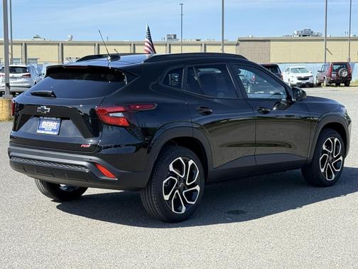 Mosaic Black Metallic 2026 Chevrolet Trax FWD 2RS