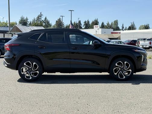 Mosaic Black Metallic 2026 Chevrolet Trax FWD 2RS