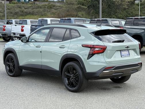 Cacti Green 2026 Chevrolet Trax FWD ACTIV