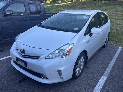 2014 Toyota Prius v Five