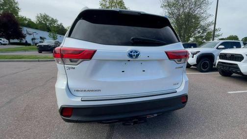 Blizzard Pearl 2018 Toyota Highlander Hybrid XLE