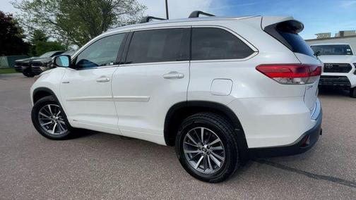Blizzard Pearl 2018 Toyota Highlander Hybrid XLE
