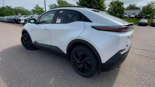 Pearl 2026 Toyota C-HR SE