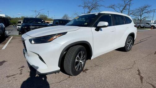 Wind Chill Pearl 2023 Toyota Highlander XLE