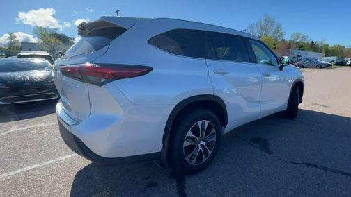Wind Chill Pearl 2023 Toyota Highlander XLE
