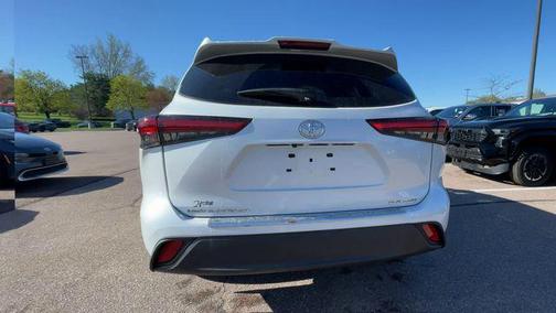 Wind Chill Pearl 2023 Toyota Highlander XLE