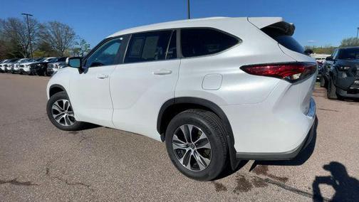 Wind Chill Pearl 2023 Toyota Highlander XLE