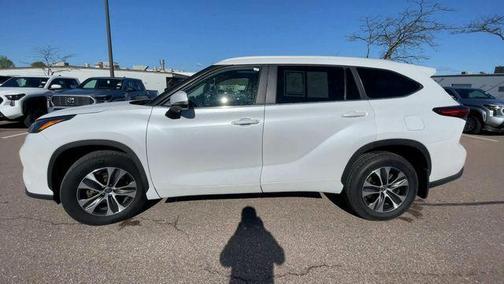 Wind Chill Pearl 2023 Toyota Highlander XLE