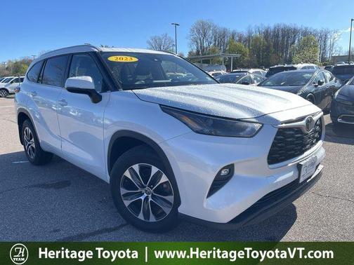 Wind Chill Pearl 2023 Toyota Highlander XLE