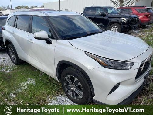 Wind Chill Pearl 2023 Toyota Highlander XLE