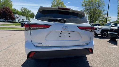 Wind Chill Pearl 2023 Toyota Highlander XLE