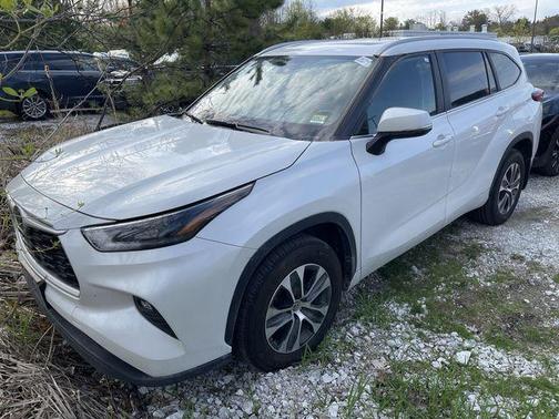 Wind Chill Pearl 2023 Toyota Highlander XLE
