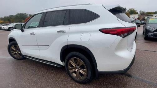 Wind Chill Pearl 2022 Toyota Highlander Hybrid XLE