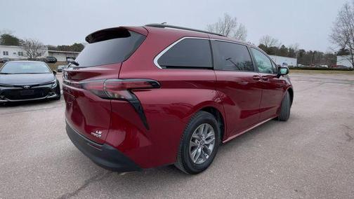 2022 Toyota Sienna LE