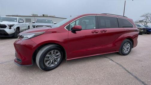 2022 Toyota Sienna LE