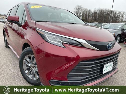 2022 Toyota Sienna LE